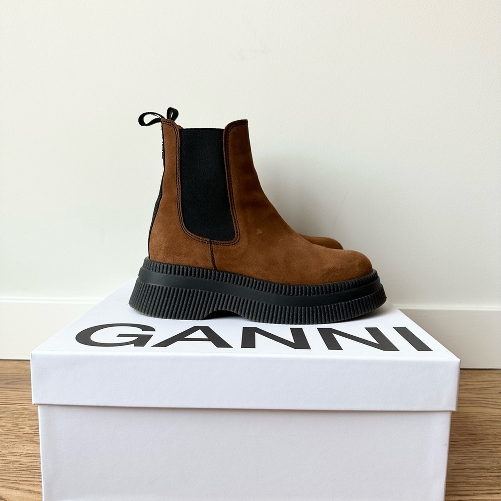LIKE NEW GANNI chunky-sole chelsea boots